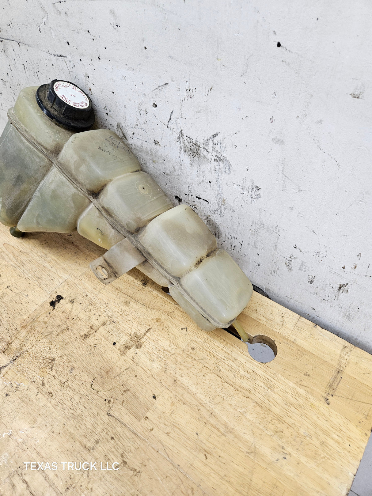 1999-2004 Ford Super Duty Coolant Reservoir & Cap 5.4L 6.8L V8 V10 Triton 7.3L Power Stroke F250 F350 F450 F550
