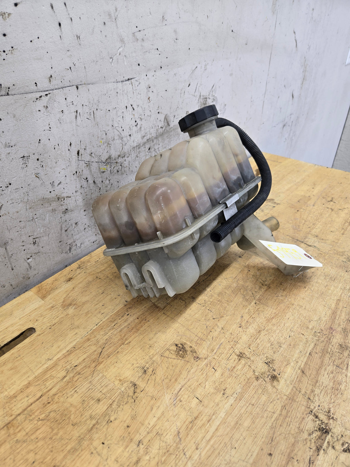 1999-2006 Chevrolet Silverado GMC Sierra 1500 Engine Coolant Reservoir Recovery Tank 15808715