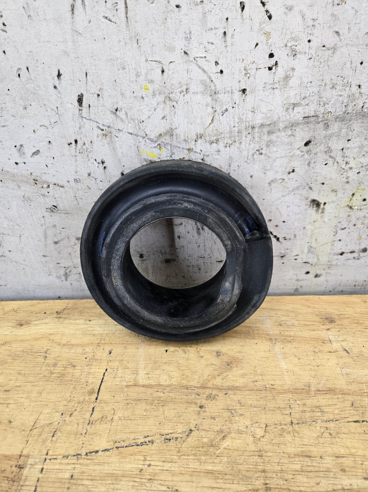 2005-2020 Ford F250 F350 Super Duty Front Coil Spring Isolator J685A
