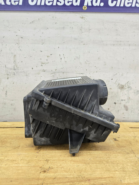 2008 Chevrolet Silverado / GMC Sierra 1500 4.8L Engine Air Intake Box Cleaner
