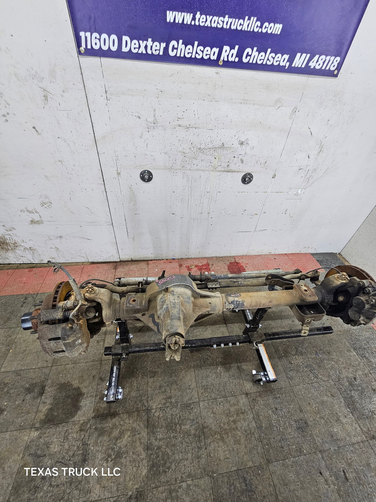 1999-2004 Ford Super Duty F250 F350 SRW Front Axle 3.73 Gear Ratio