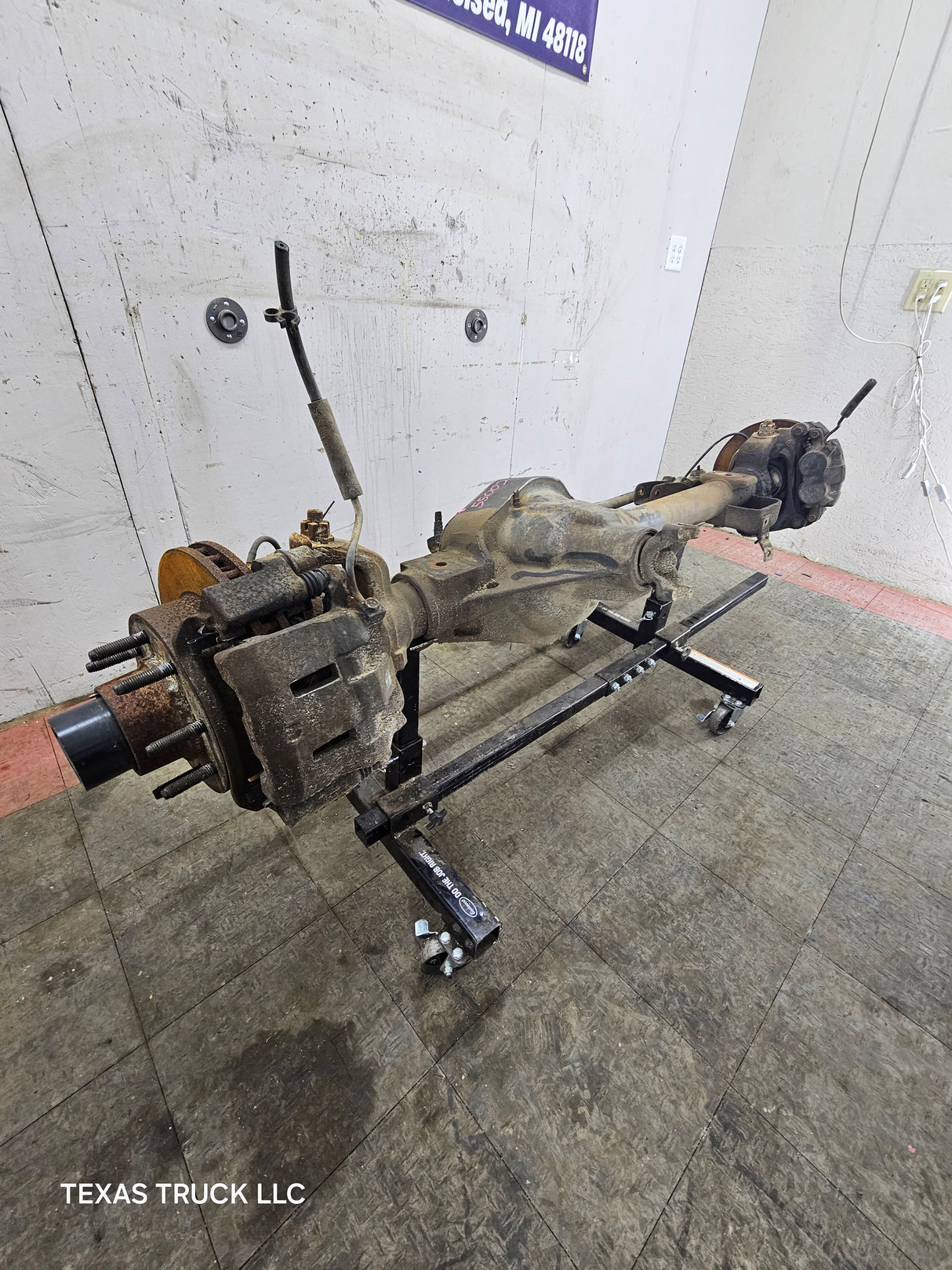 1999-2004 Ford Super Duty F250 F350 SRW Front Axle 3.73 Gear Ratio