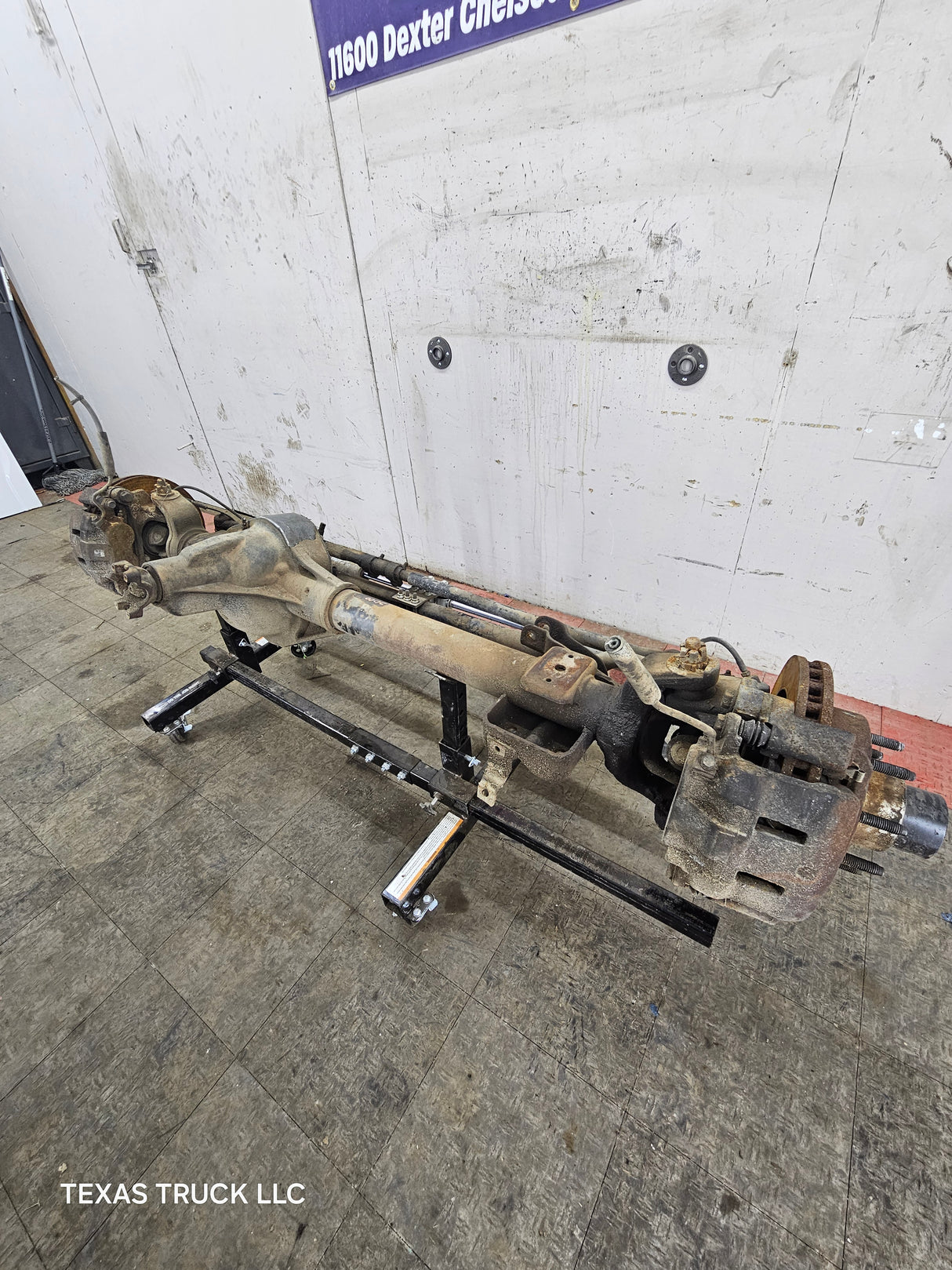 1999-2004 Ford Super Duty F250 F350 SRW Front Axle 3.73 Gear Ratio