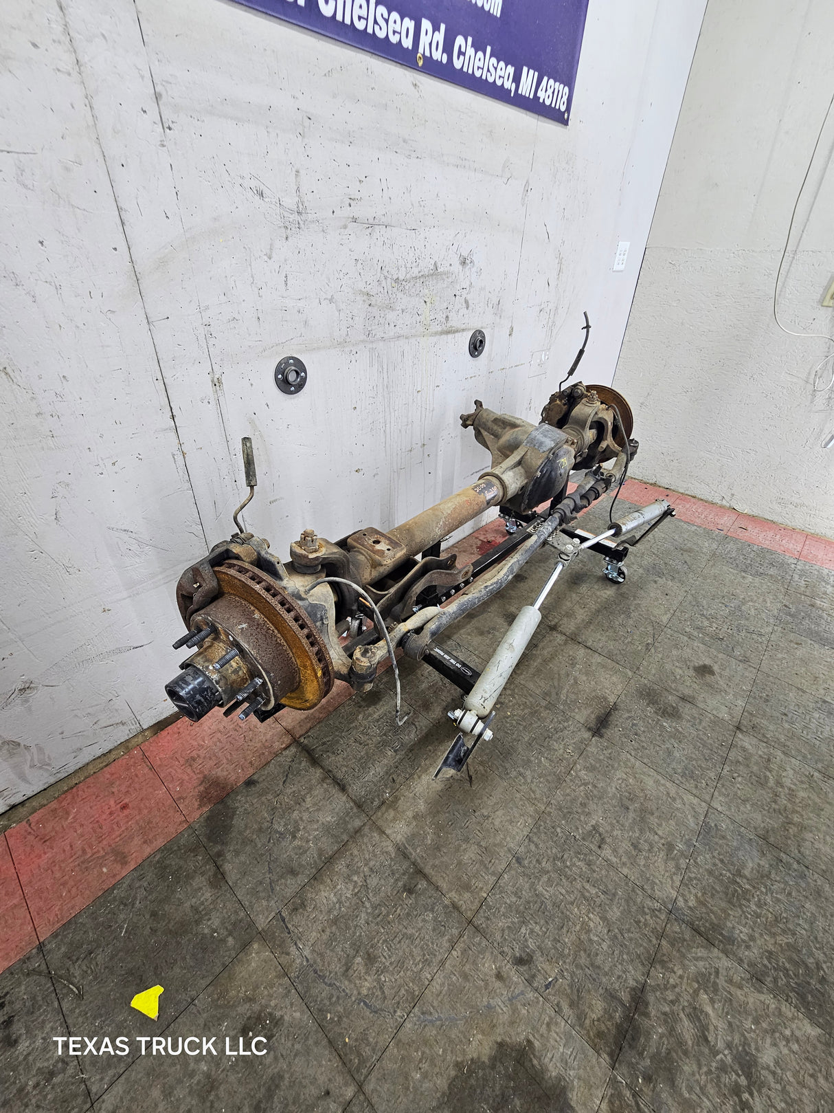 1999-2004 Ford Super Duty F250 F350 SRW Front Axle 3.73 Gear Ratio