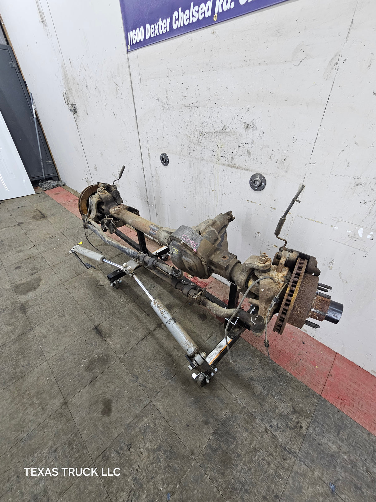 1999-2004 Ford Super Duty F250 F350 SRW Front Axle 3.73 Gear Ratio