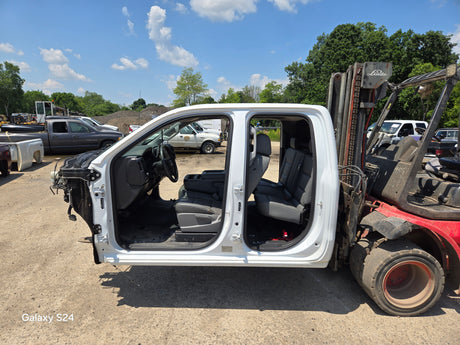 2014-2019 Chevrolet Silverado GMC Sierra 1500 2500 3500 HD Double Cab / Extended Cab 4 door Truck Cab