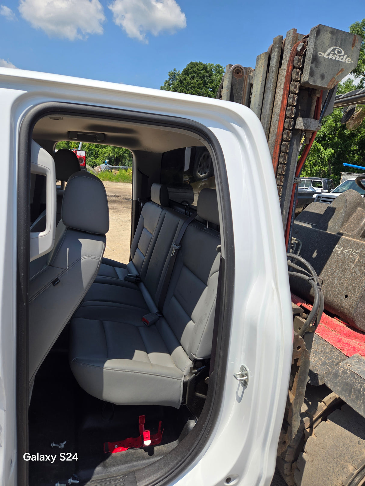 2014-2019 Chevrolet Silverado GMC Sierra 1500 2500 3500 HD Double Cab / Extended Cab 4 door Truck Cab