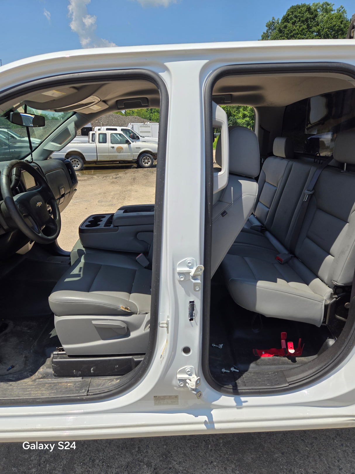 2014-2019 Chevrolet Silverado GMC Sierra 1500 2500 3500 HD Double Cab / Extended Cab 4 door Truck Cab