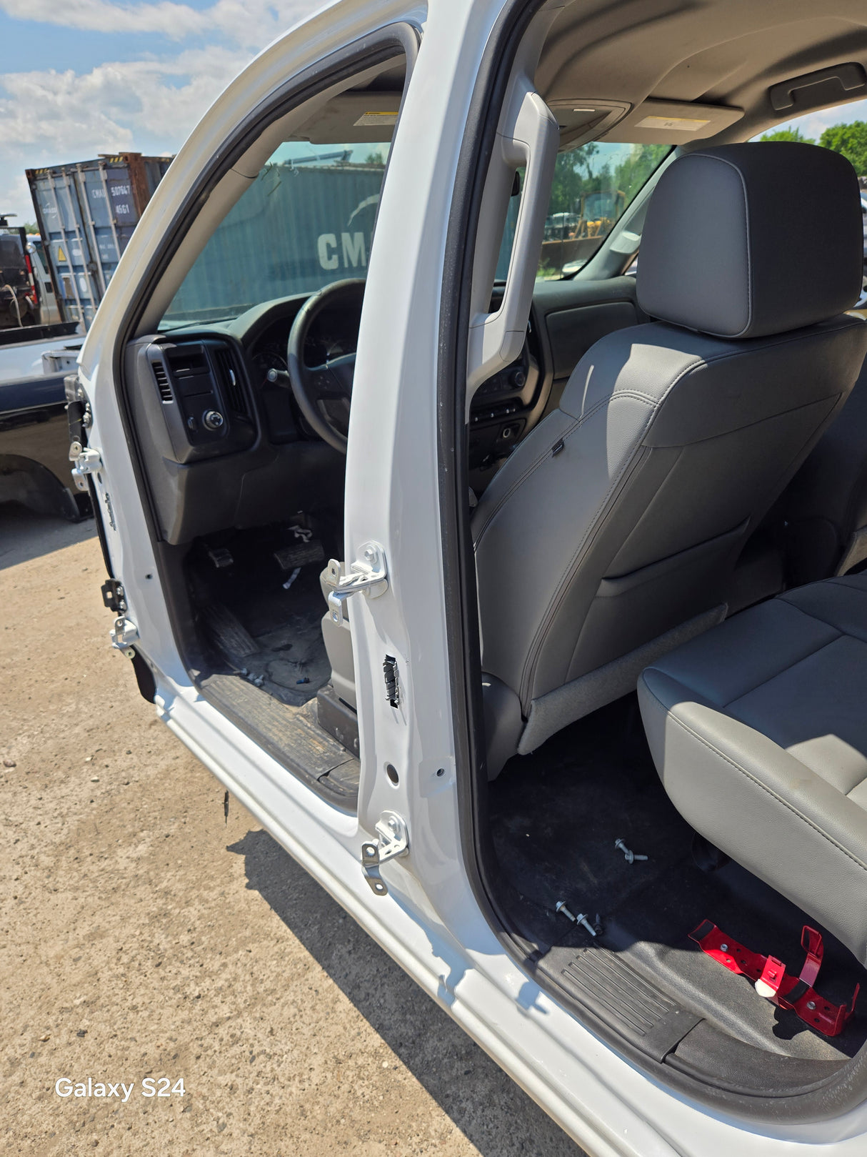 2014-2019 Chevrolet Silverado GMC Sierra 1500 2500 3500 HD Double Cab / Extended Cab 4 door Truck Cab