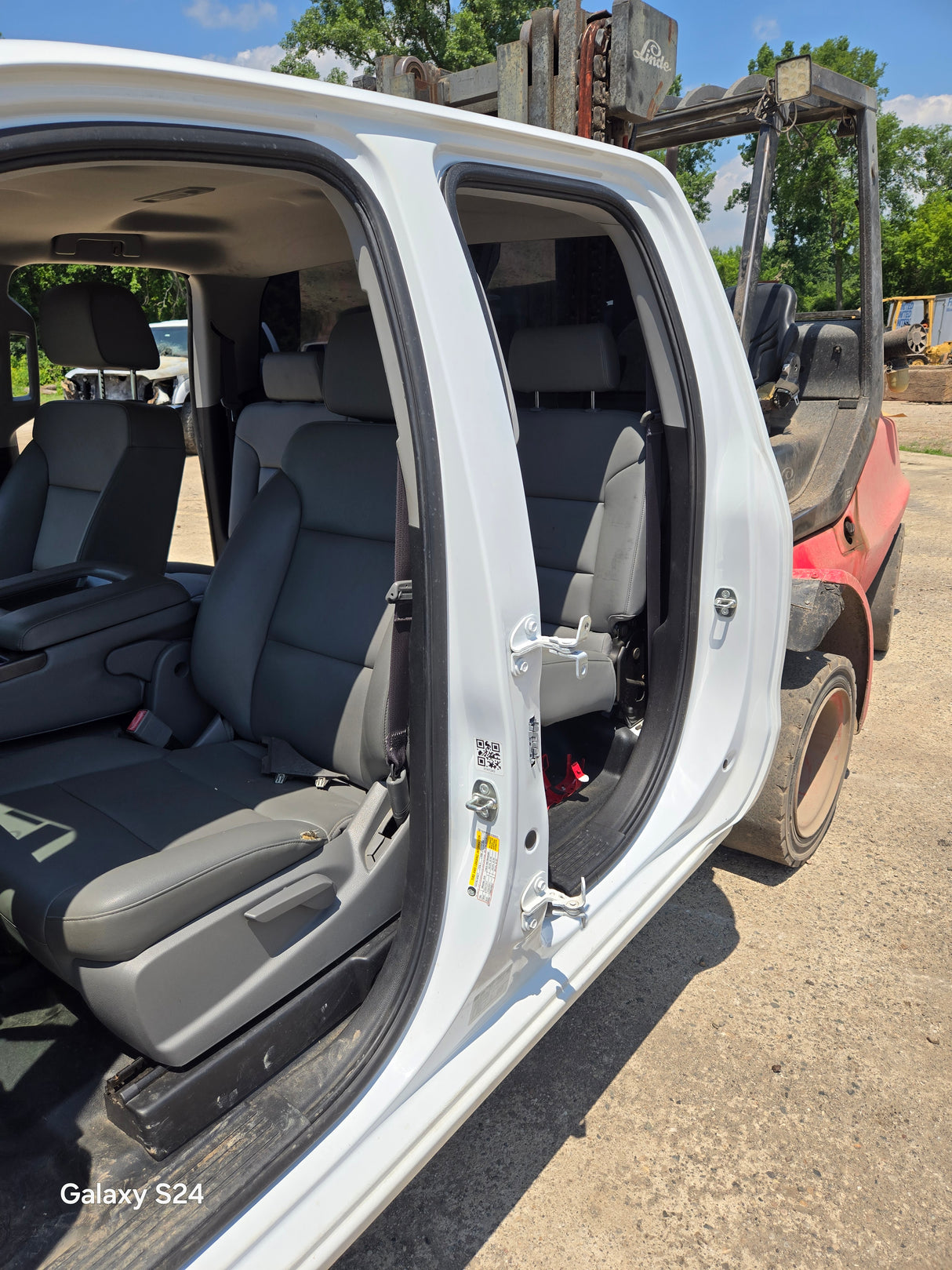 2014-2019 Chevrolet Silverado GMC Sierra 1500 2500 3500 HD Double Cab / Extended Cab 4 door Truck Cab