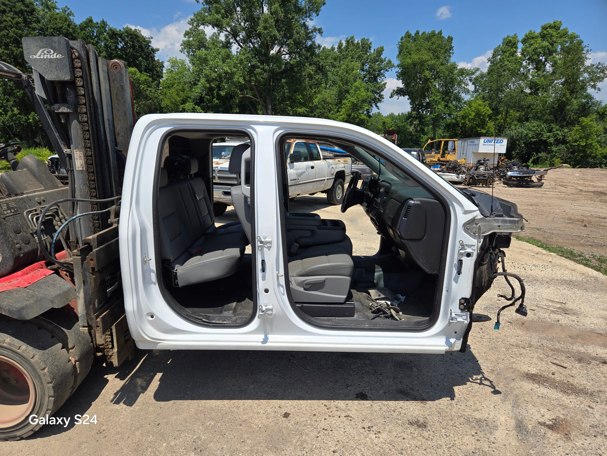 2014-2019 Chevrolet Silverado GMC Sierra 1500 2500 3500 HD Double Cab / Extended Cab 4 door Truck Cab