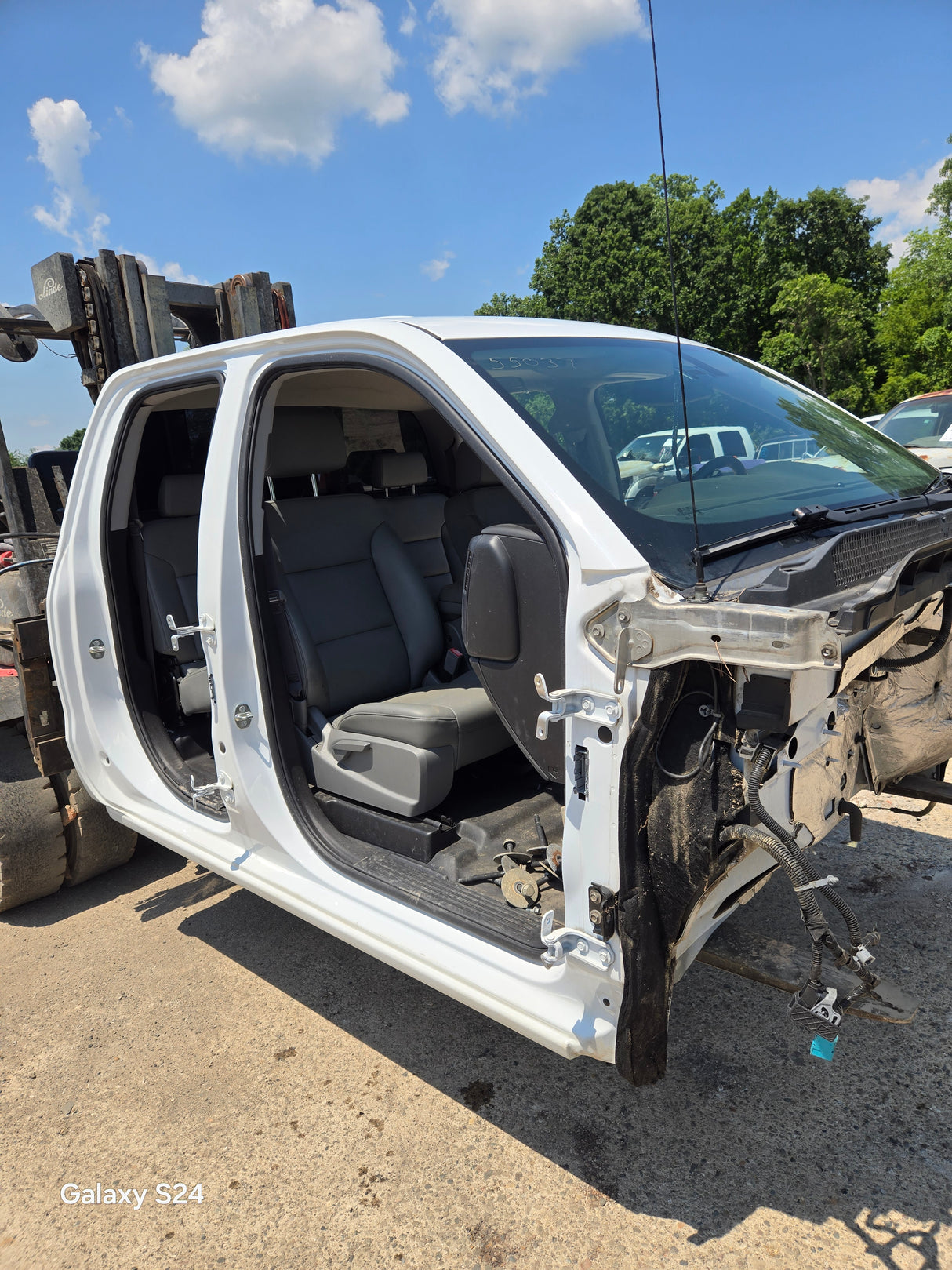 2014-2019 Chevrolet Silverado GMC Sierra 1500 2500 3500 HD Double Cab / Extended Cab 4 door Truck Cab