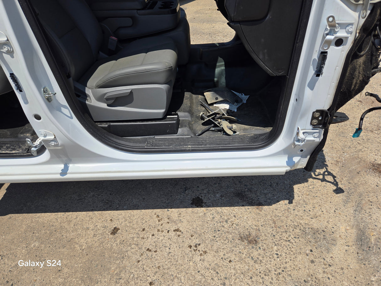 2014-2019 Chevrolet Silverado GMC Sierra 1500 2500 3500 HD Double Cab / Extended Cab 4 door Truck Cab