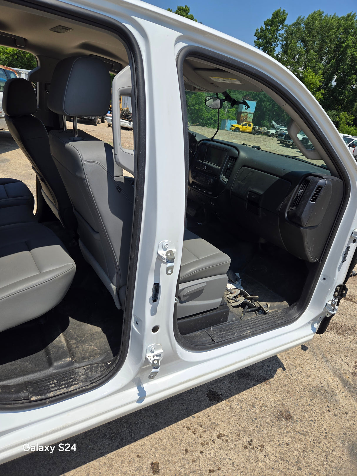 2014-2019 Chevrolet Silverado GMC Sierra 1500 2500 3500 HD Double Cab / Extended Cab 4 door Truck Cab
