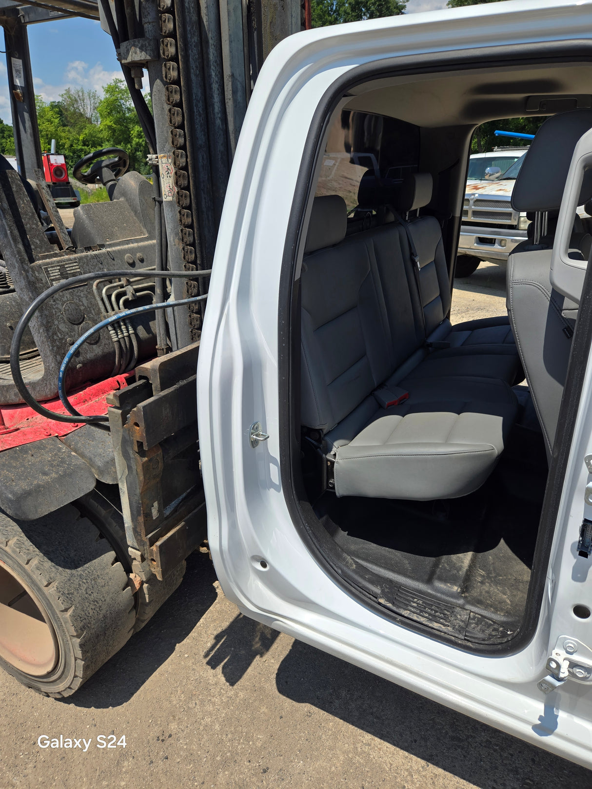 2014-2019 Chevrolet Silverado GMC Sierra 1500 2500 3500 HD Double Cab / Extended Cab 4 door Truck Cab