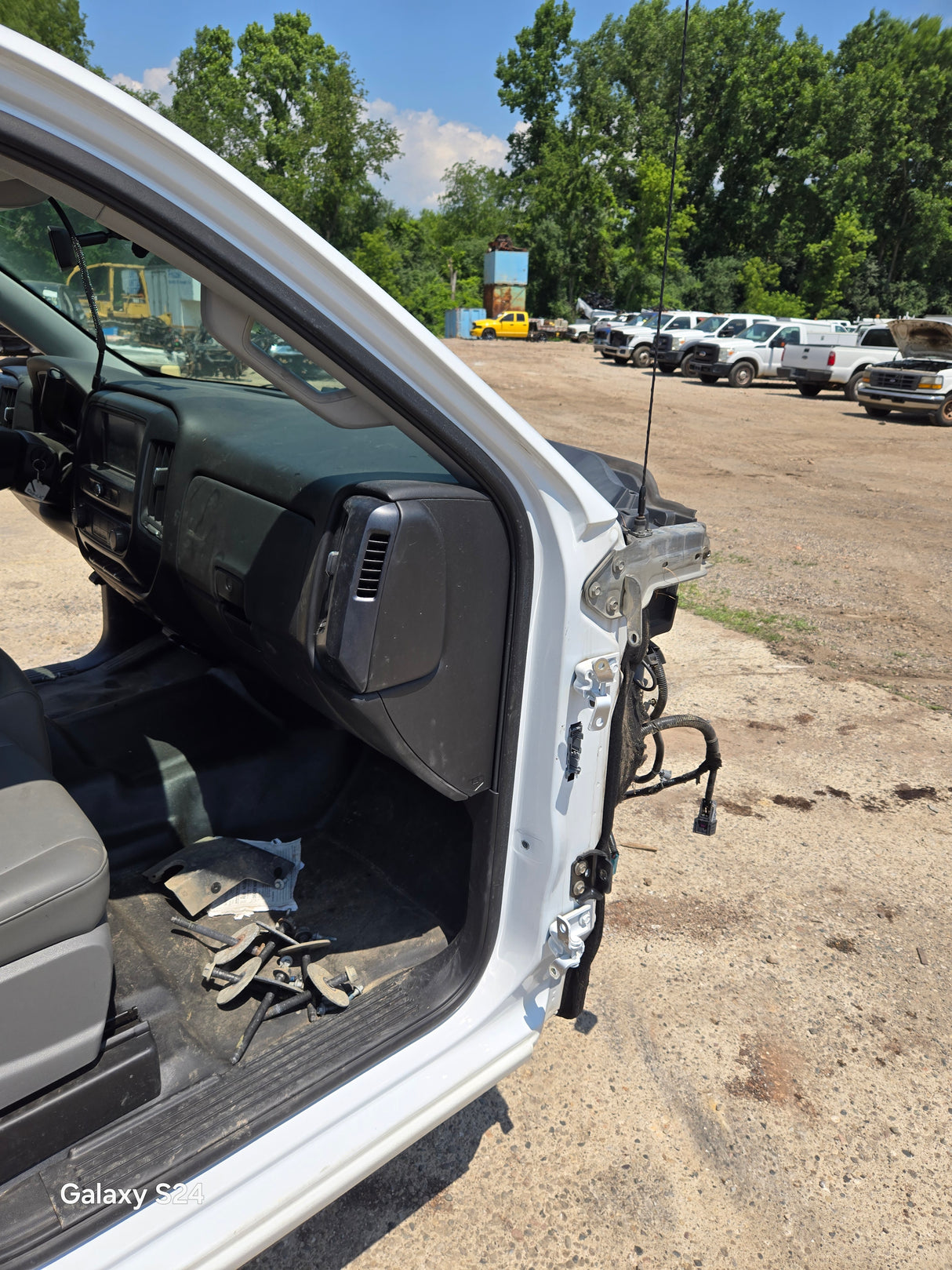 2014-2019 Chevrolet Silverado GMC Sierra 1500 2500 3500 HD Double Cab / Extended Cab 4 door Truck Cab
