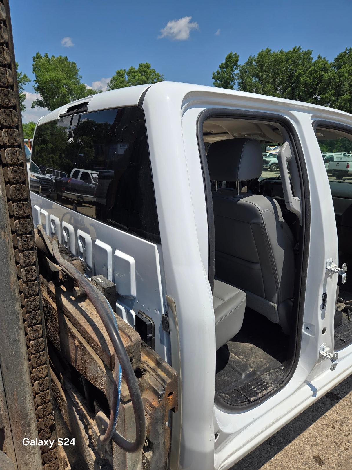 2014-2019 Chevrolet Silverado GMC Sierra 1500 2500 3500 HD Double Cab / Extended Cab 4 door Truck Cab