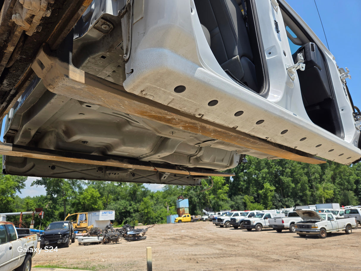 2014-2019 Chevrolet Silverado GMC Sierra 1500 2500 3500 HD Double Cab / Extended Cab 4 door Truck Cab