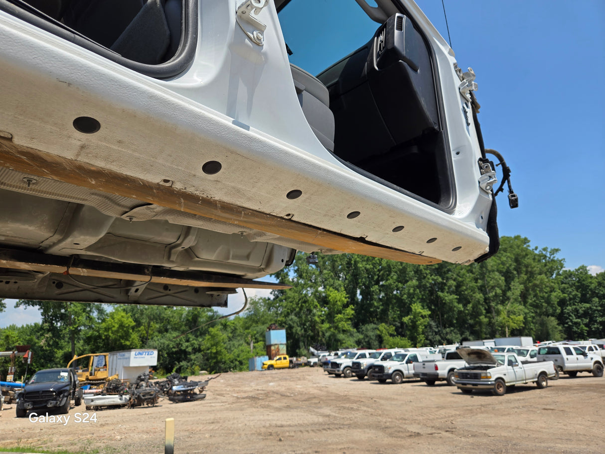2014-2019 Chevrolet Silverado GMC Sierra 1500 2500 3500 HD Double Cab / Extended Cab 4 door Truck Cab