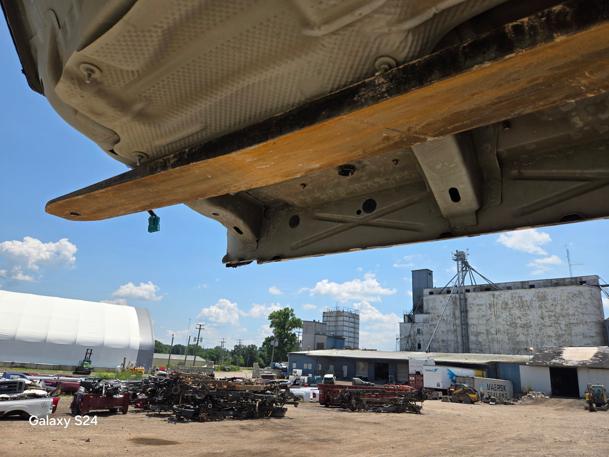 2014-2019 Chevrolet Silverado GMC Sierra 1500 2500 3500 HD Double Cab / Extended Cab 4 door Truck Cab