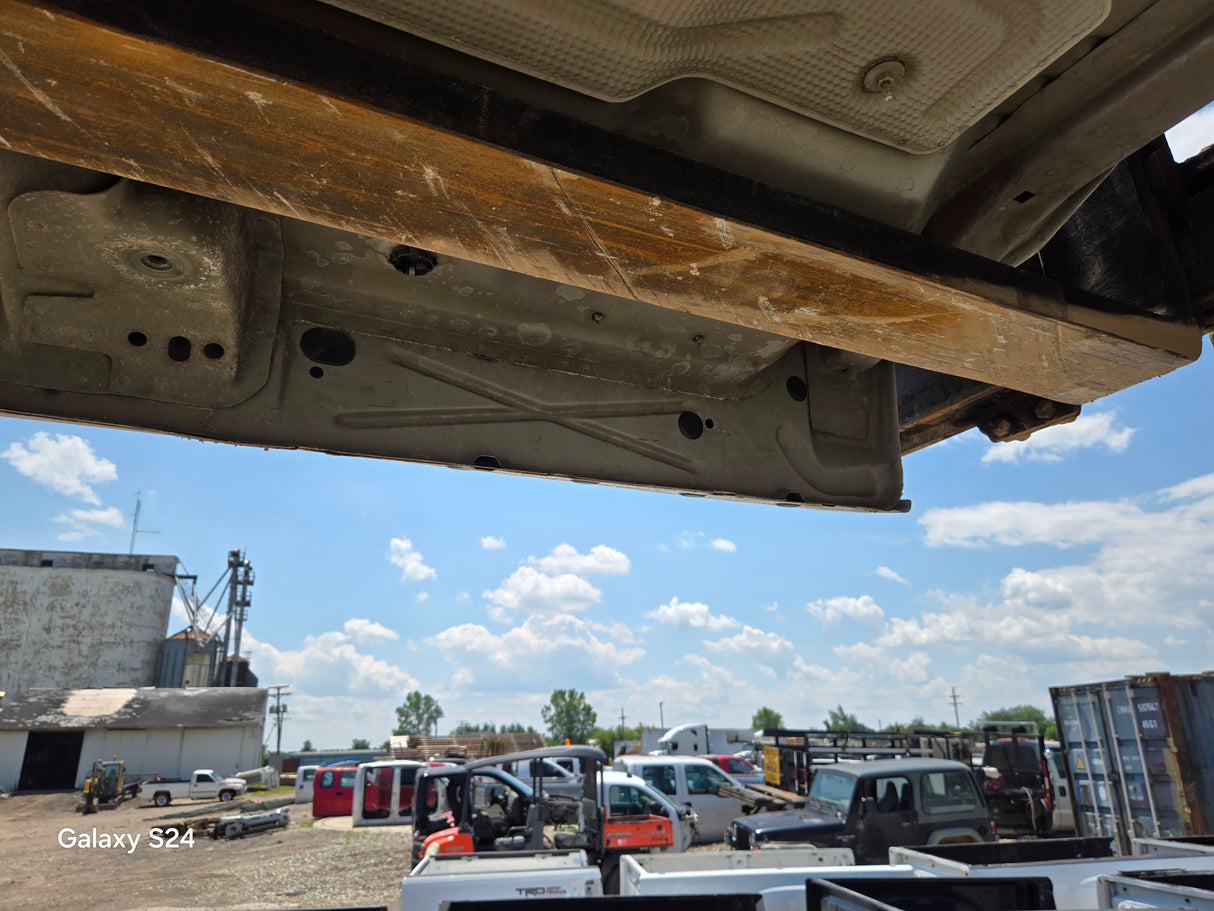 2014-2019 Chevrolet Silverado GMC Sierra 1500 2500 3500 HD Double Cab / Extended Cab 4 door Truck Cab