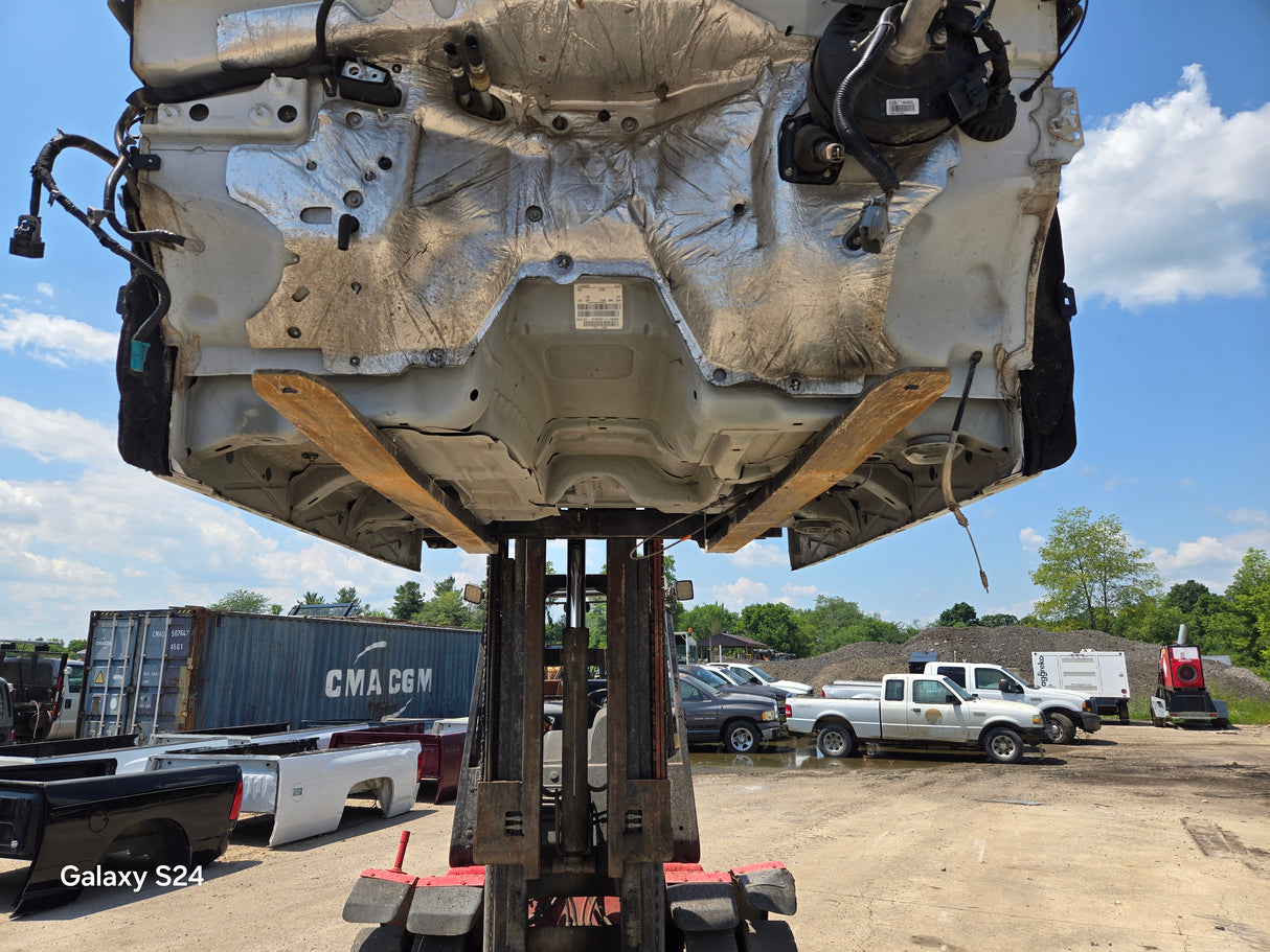 2014-2019 Chevrolet Silverado GMC Sierra 1500 2500 3500 HD Double Cab / Extended Cab 4 door Truck Cab