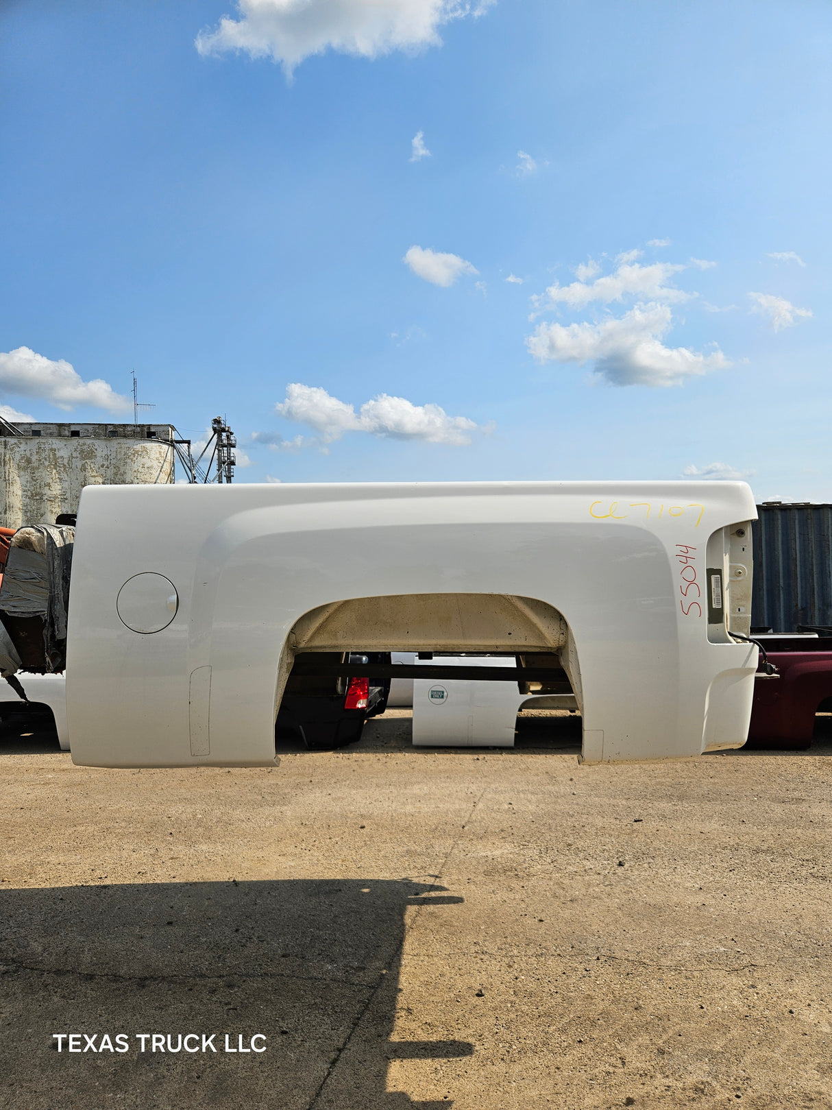 2007-2013 Chevrolet Silverado 1500 2500 3500 HD 6' 6" Short Truck Bed - White
