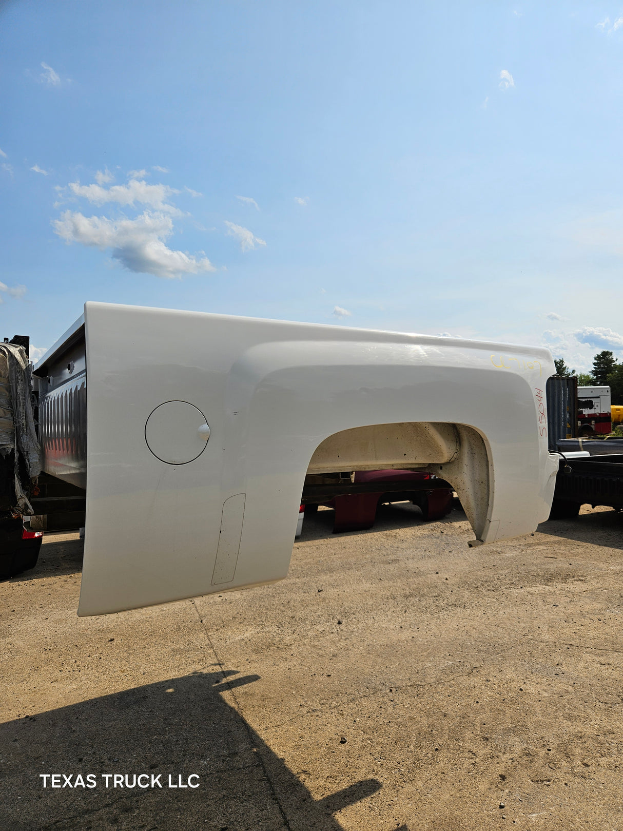 2007-2013 Chevrolet Silverado 1500 2500 3500 HD 6' 6" Short Truck Bed - White