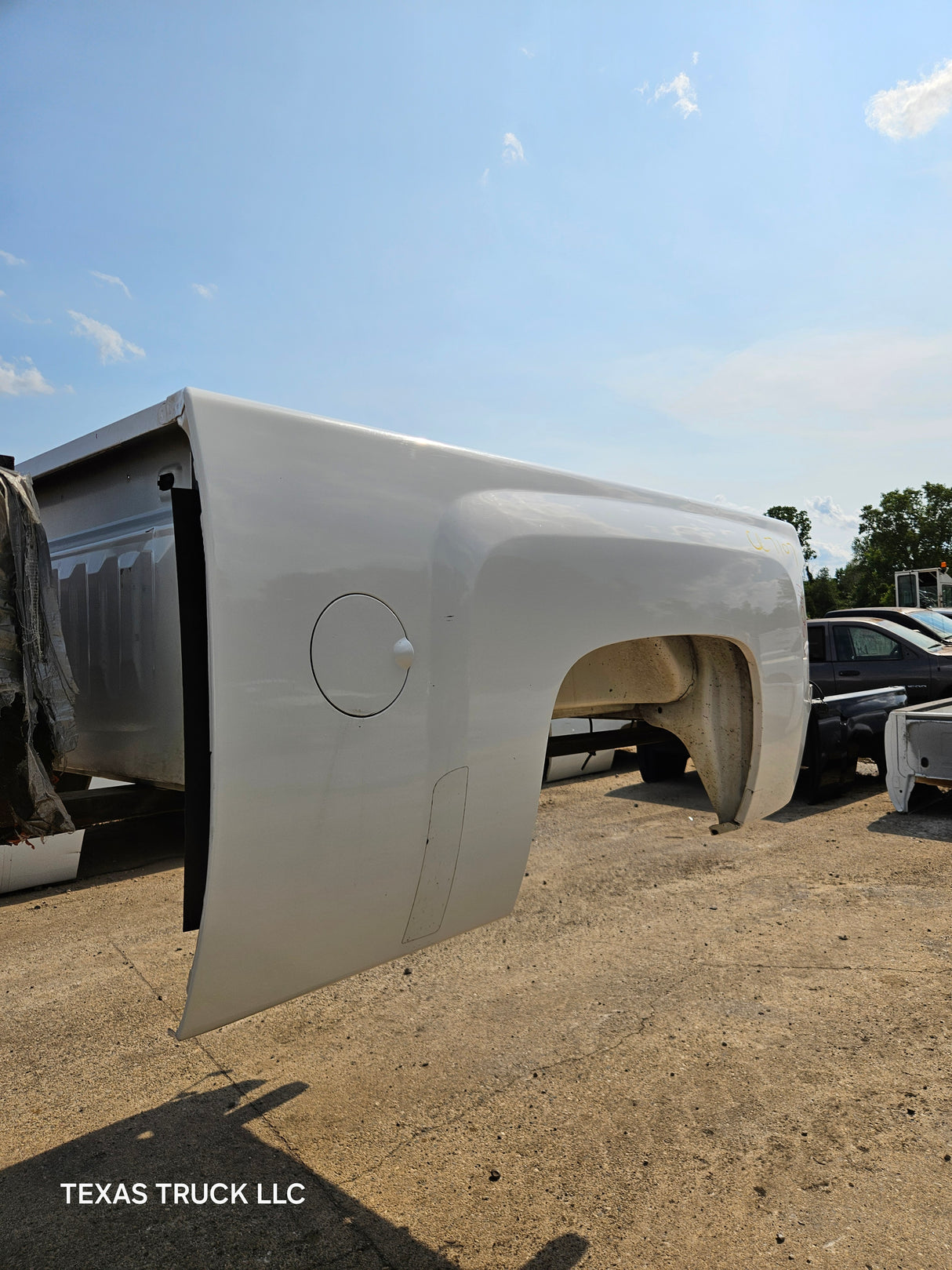 2007-2013 Chevrolet Silverado 1500 2500 3500 HD 6' 6" Short Truck Bed - White