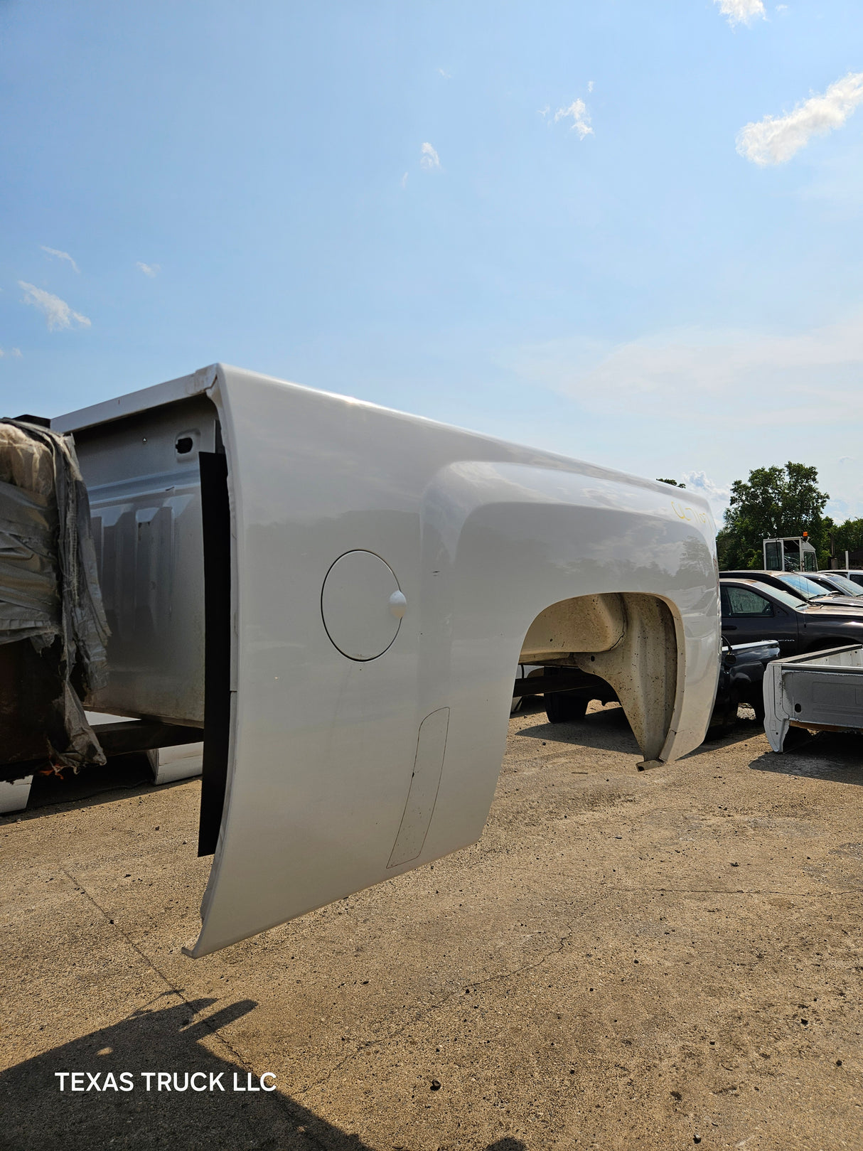 2007-2013 Chevrolet Silverado 1500 2500 3500 HD 6' 6" Short Truck Bed - White