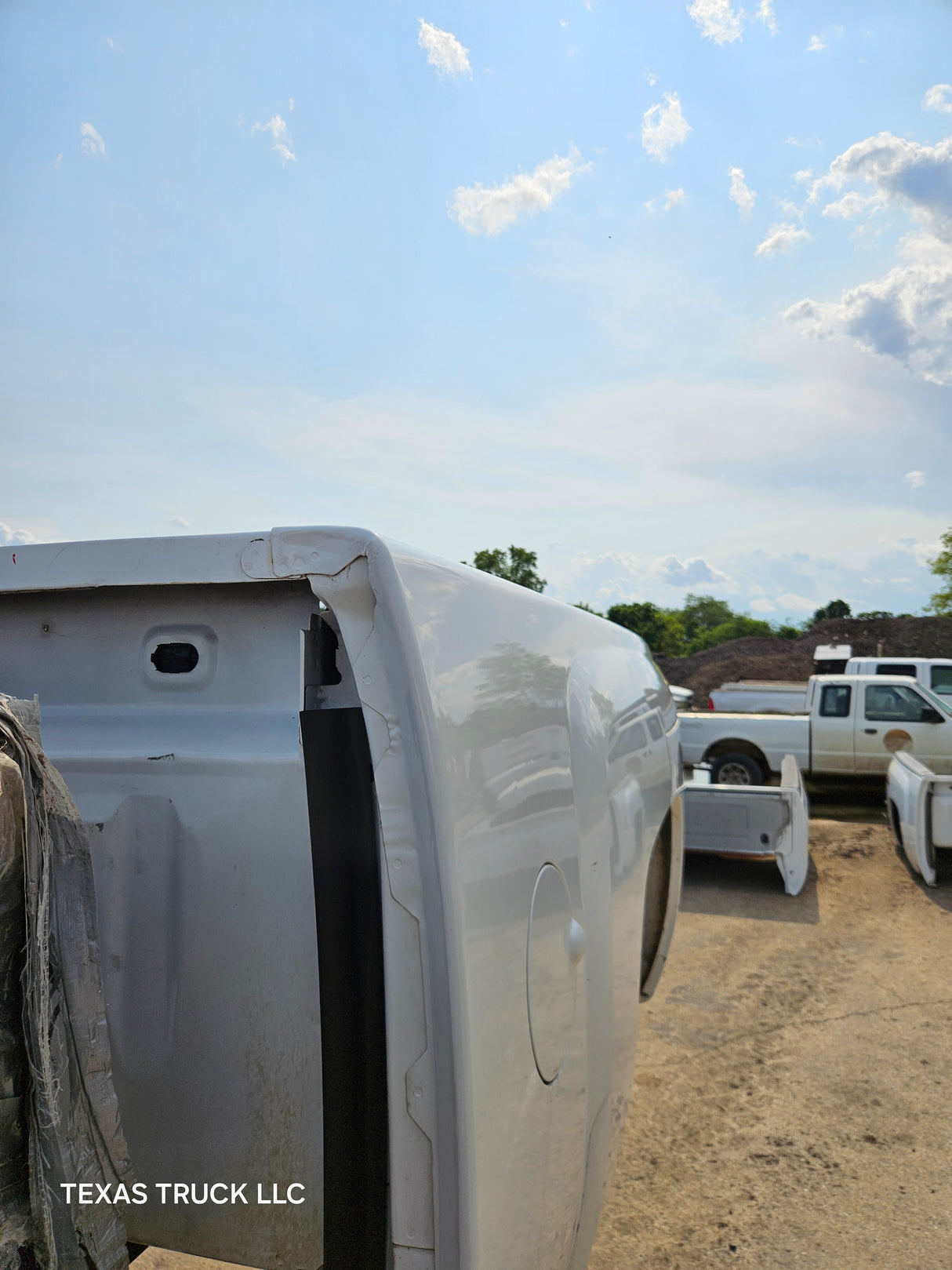 2007-2013 Chevrolet Silverado 1500 2500 3500 HD 6' 6" Short Truck Bed - White