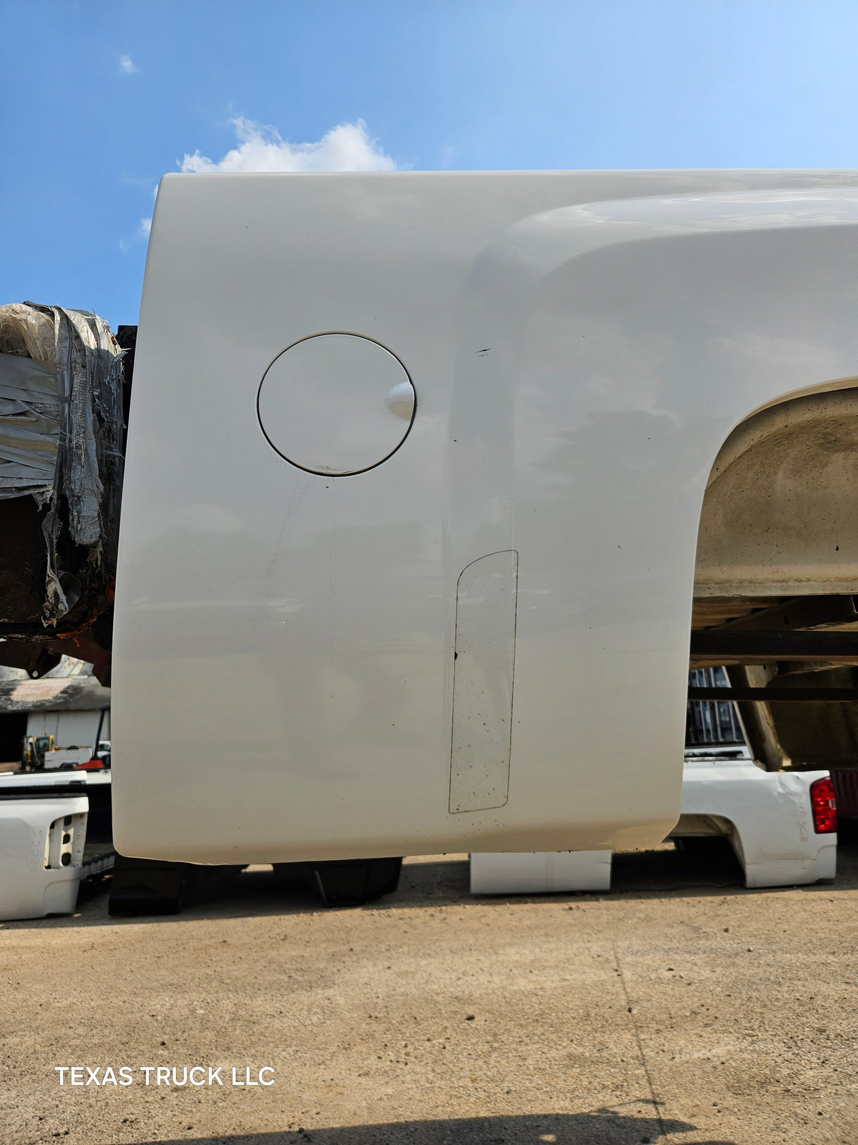 2007-2013 Chevrolet Silverado 1500 2500 3500 HD 6' 6" Short Truck Bed - White
