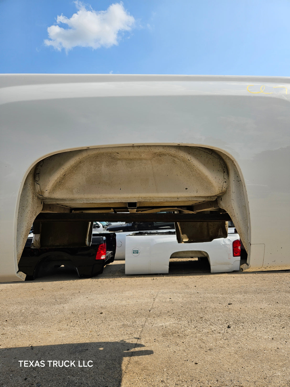 2007-2013 Chevrolet Silverado 1500 2500 3500 HD 6' 6" Short Truck Bed - White