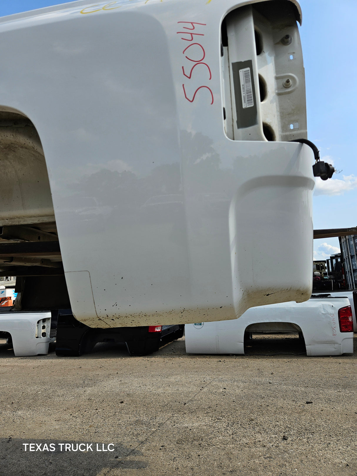 2007-2013 Chevrolet Silverado 1500 2500 3500 HD 6' 6" Short Truck Bed - White