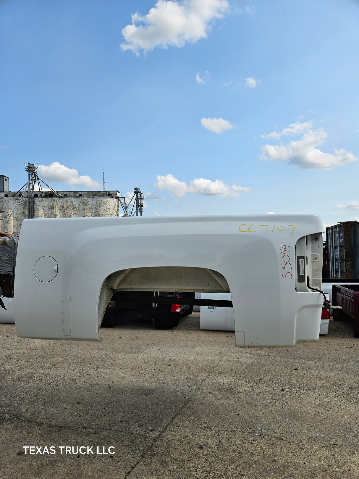2007-2013 Chevrolet Silverado 1500 2500 3500 HD 6' 6" Short Truck Bed - White