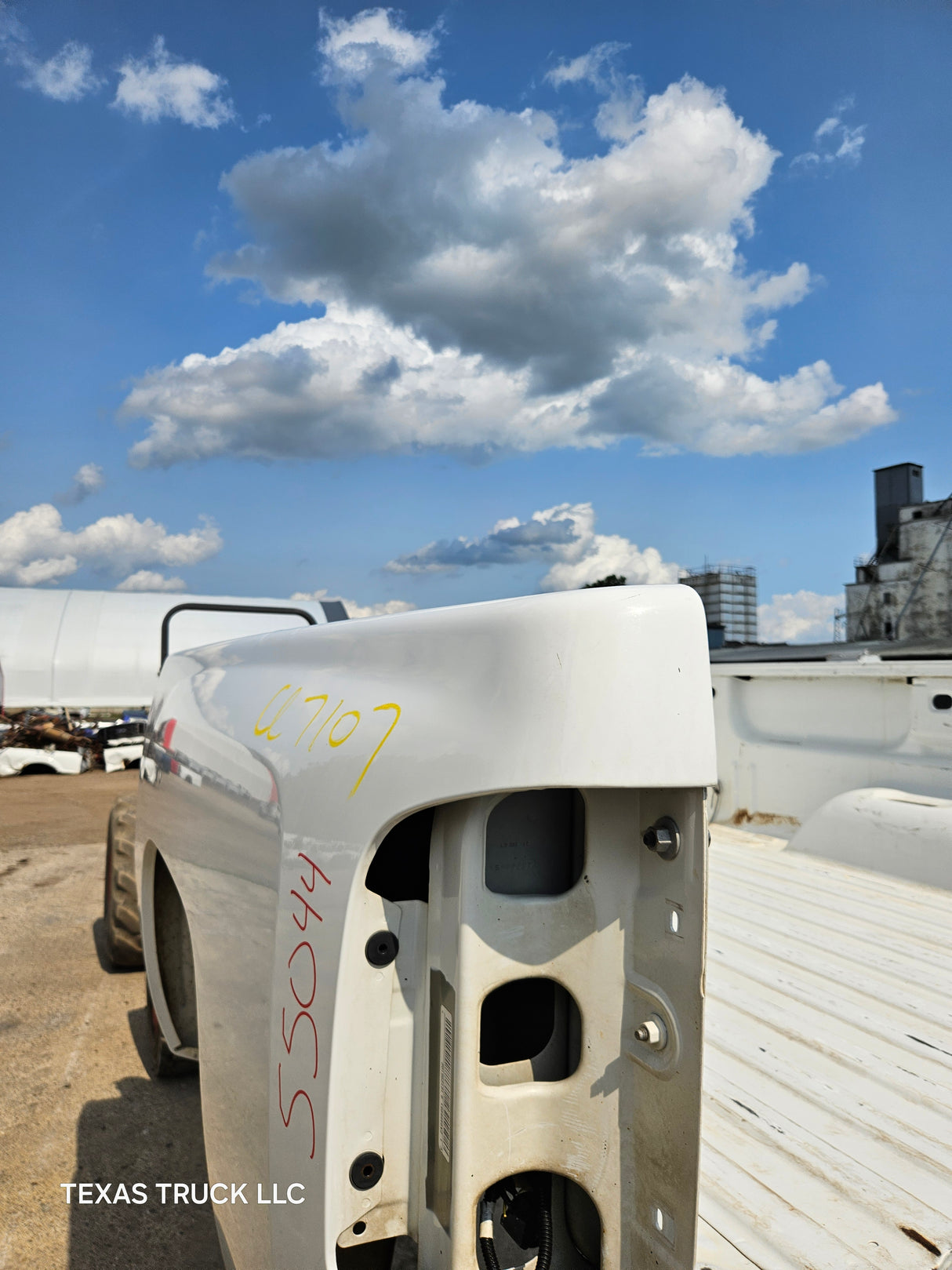 2007-2013 Chevrolet Silverado 1500 2500 3500 HD 6' 6" Short Truck Bed - White