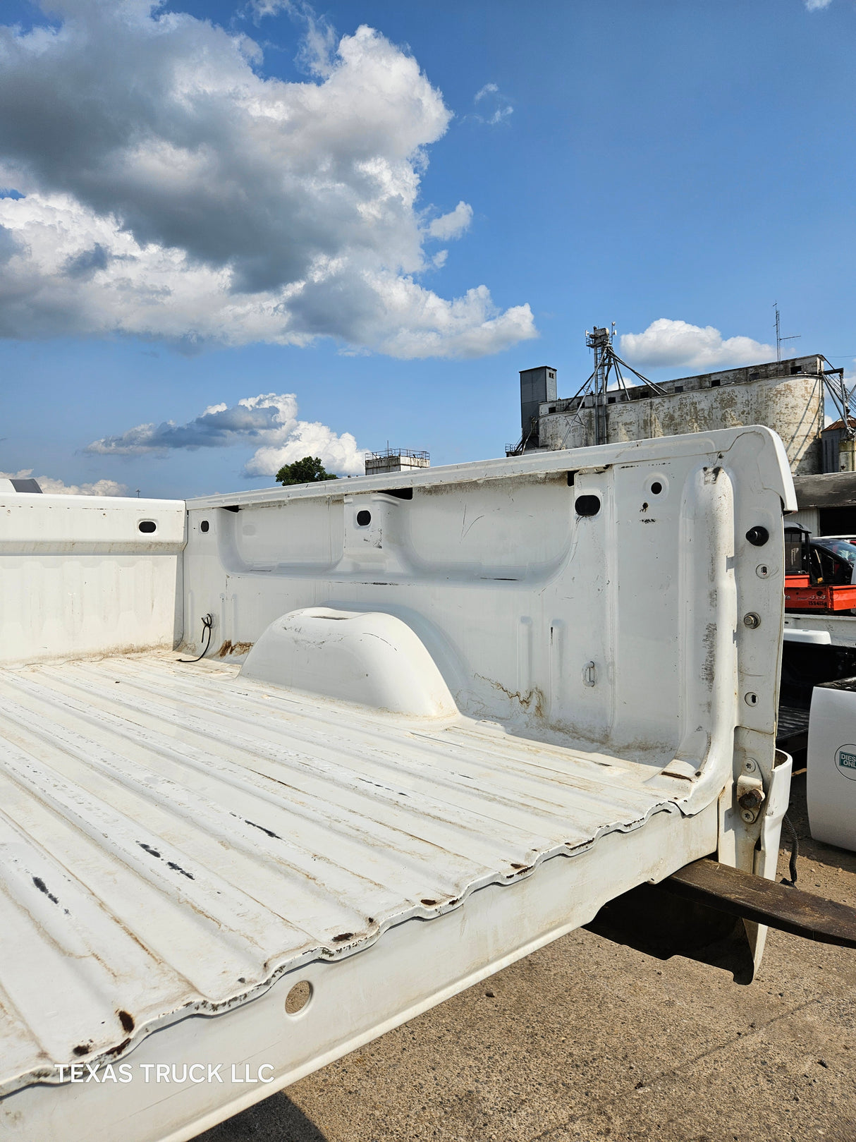 2007-2013 Chevrolet Silverado 1500 2500 3500 HD 6' 6" Short Truck Bed - White