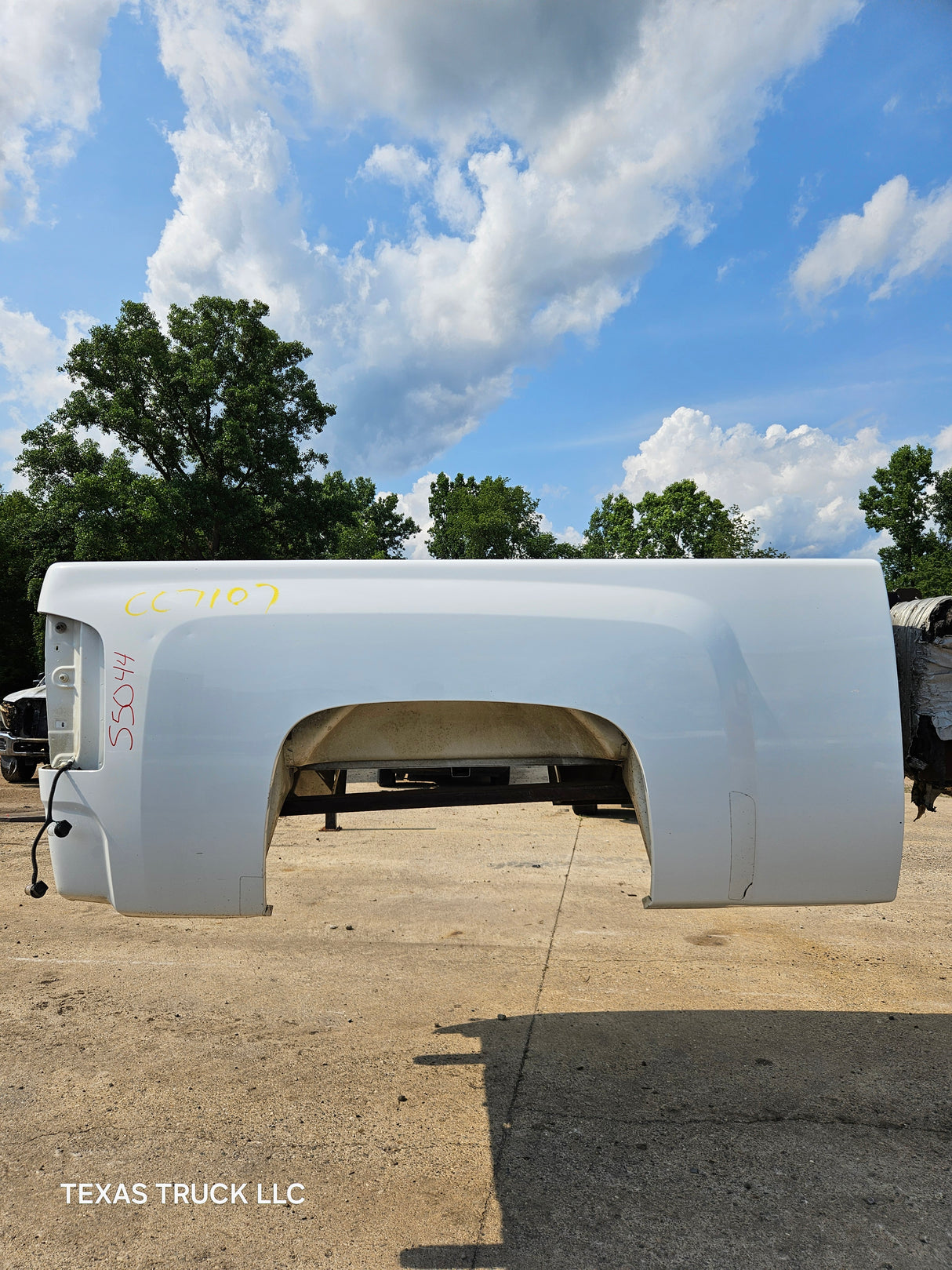 2007-2013 Chevrolet Silverado 1500 2500 3500 HD 6' 6" Short Truck Bed - White