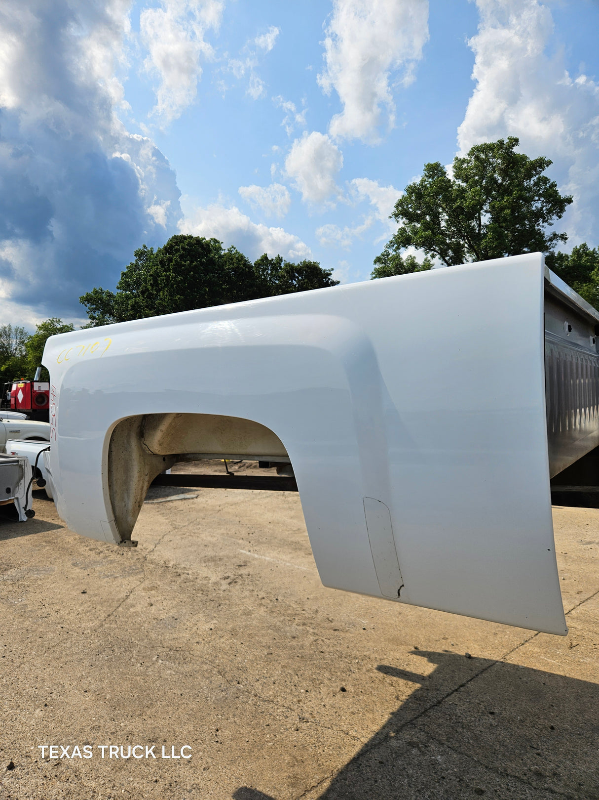 2007-2013 Chevrolet Silverado 1500 2500 3500 HD 6' 6" Short Truck Bed - White