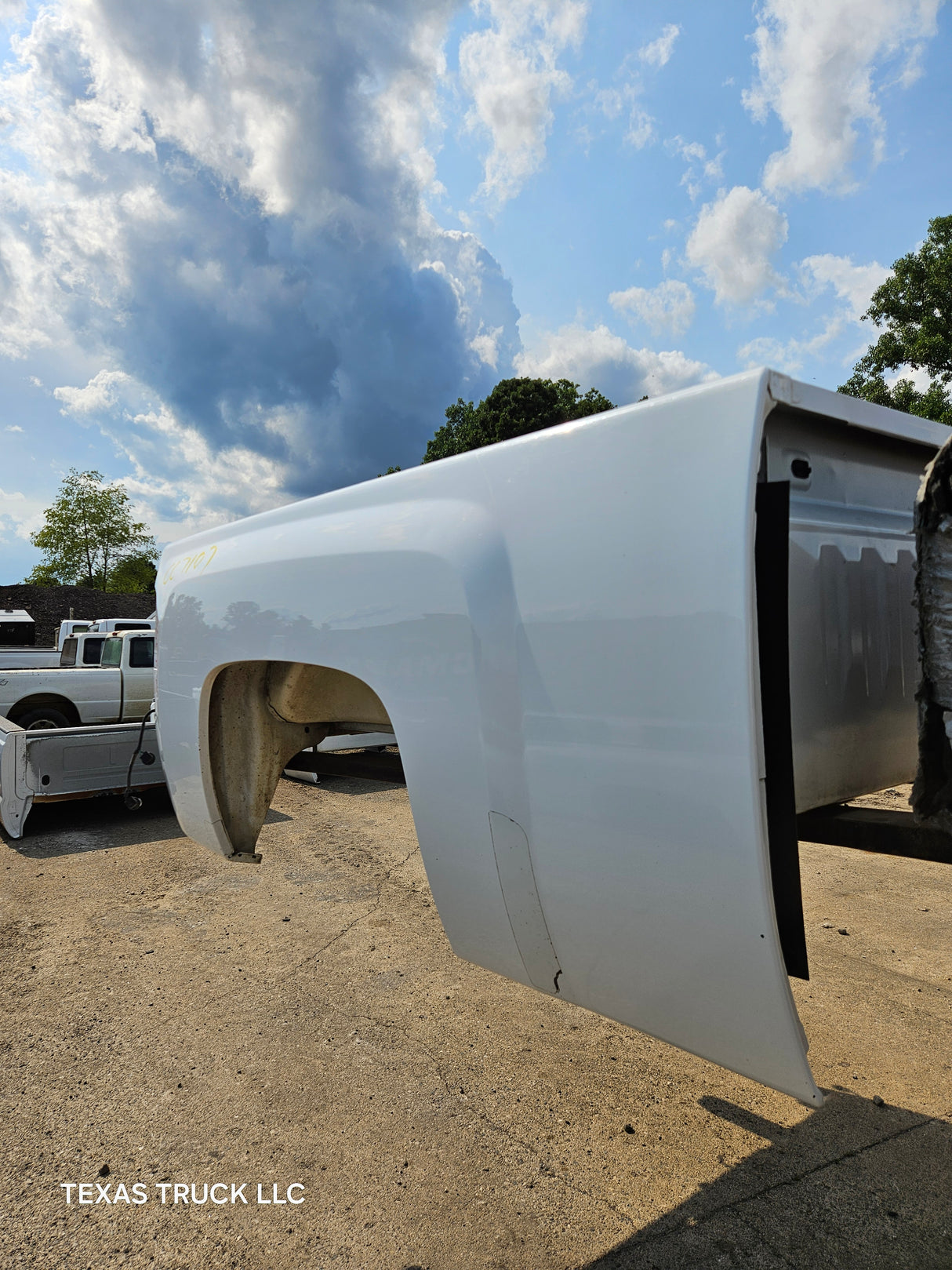 2007-2013 Chevrolet Silverado 1500 2500 3500 HD 6' 6" Short Truck Bed - White