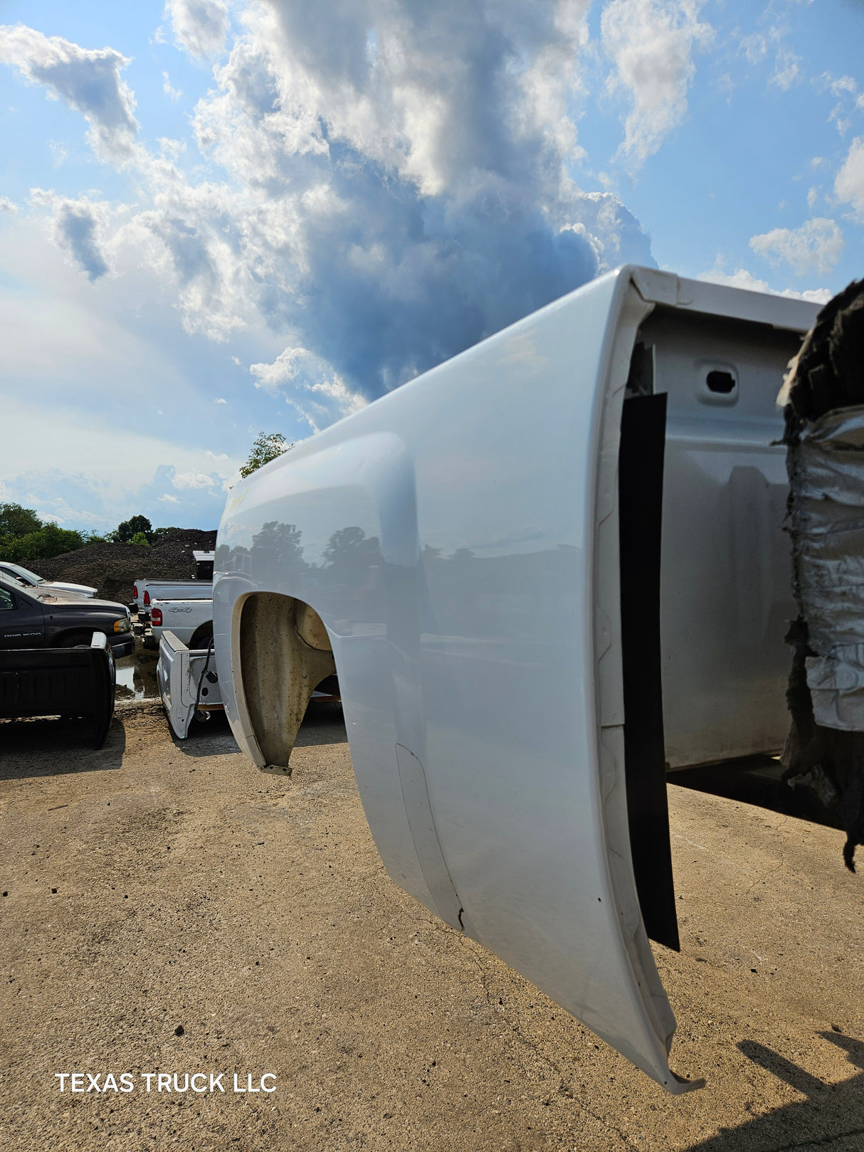 2007-2013 Chevrolet Silverado 1500 2500 3500 HD 6' 6" Short Truck Bed - White