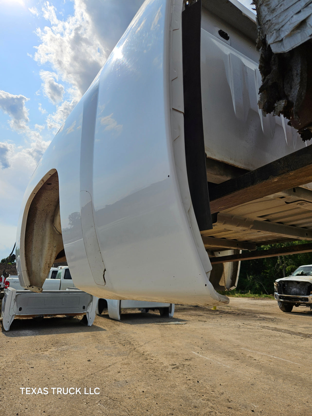 2007-2013 Chevrolet Silverado 1500 2500 3500 HD 6' 6" Short Truck Bed - White