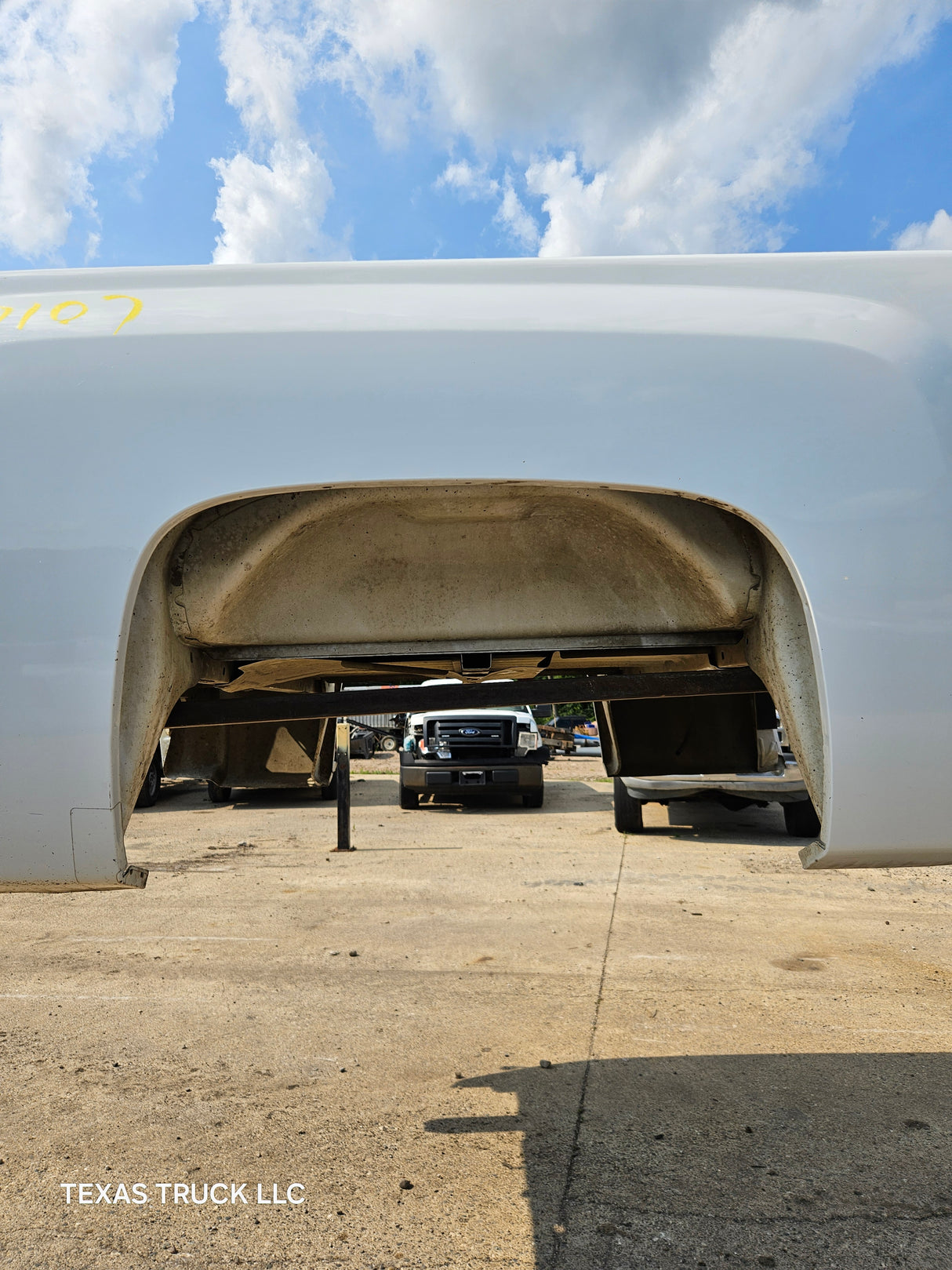2007-2013 Chevrolet Silverado 1500 2500 3500 HD 6' 6" Short Truck Bed - White