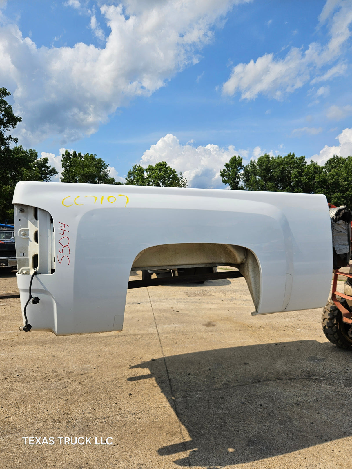 2007-2013 Chevrolet Silverado 1500 2500 3500 HD 6' 6" Short Truck Bed - White