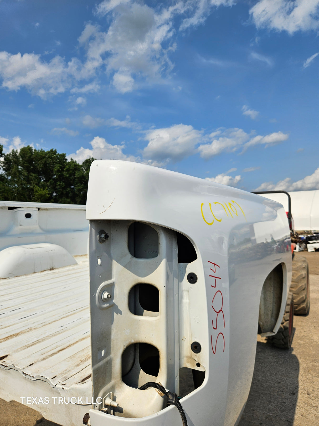 2007-2013 Chevrolet Silverado 1500 2500 3500 HD 6' 6" Short Truck Bed - White