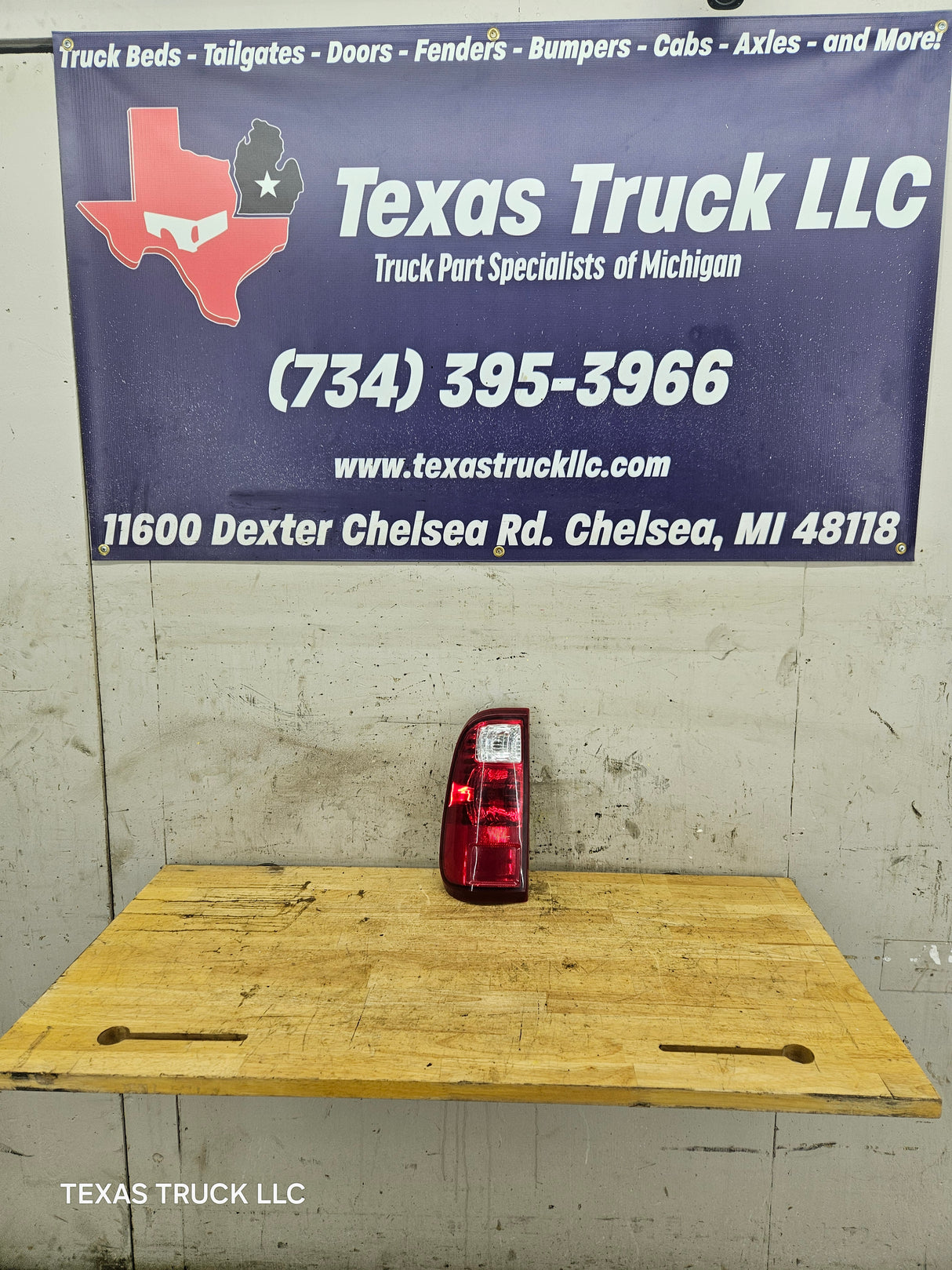 2008-2016 Ford Super Duty F250 F350 F450 F550 LH Driver Side Tail Light 7C34-13B505-A