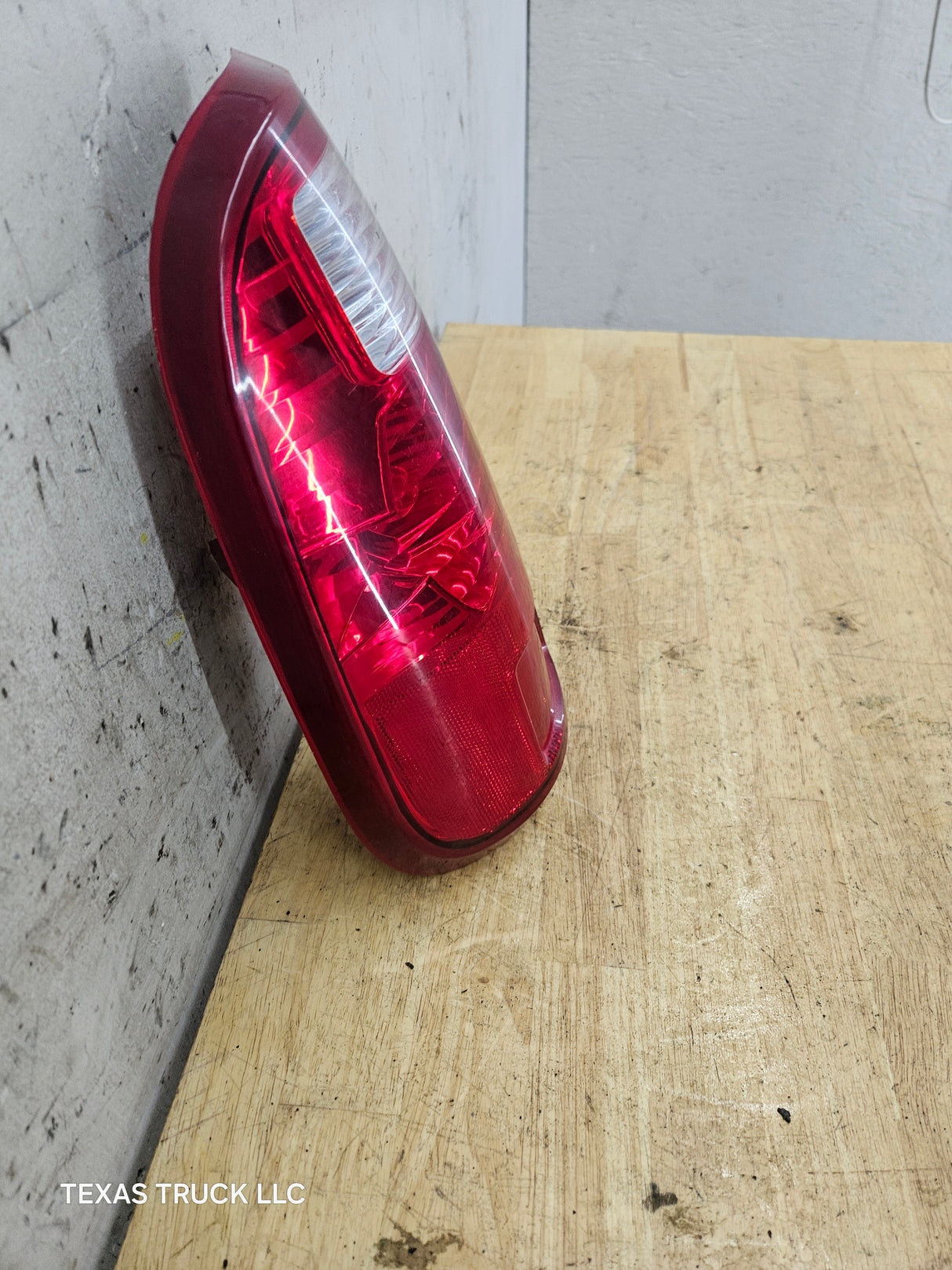 2008-2016 Ford Super Duty F250 F350 F450 F550 LH Driver Side Tail Light 7C34-13B505-A