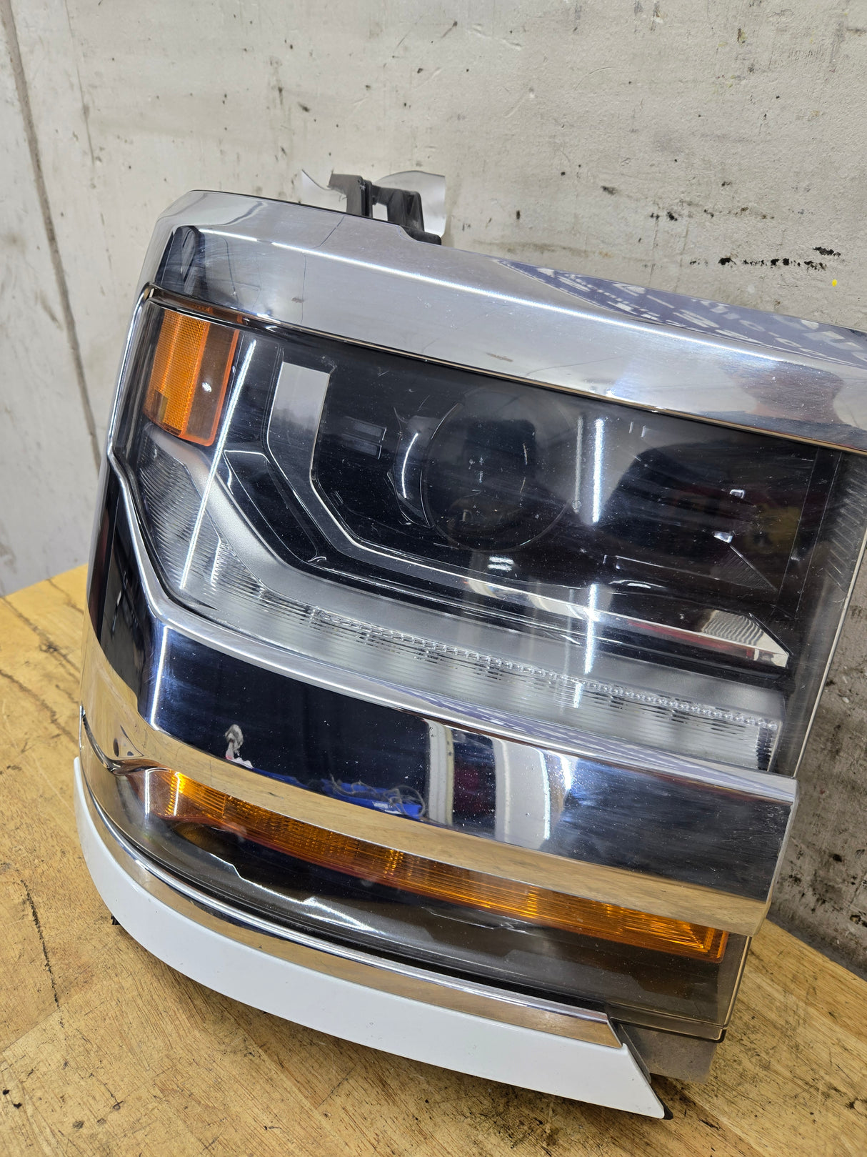 2016-2019 Chevrolet Silverado 1500 Passenger Side Right Hand Headlight Bucket Assembly 84181563