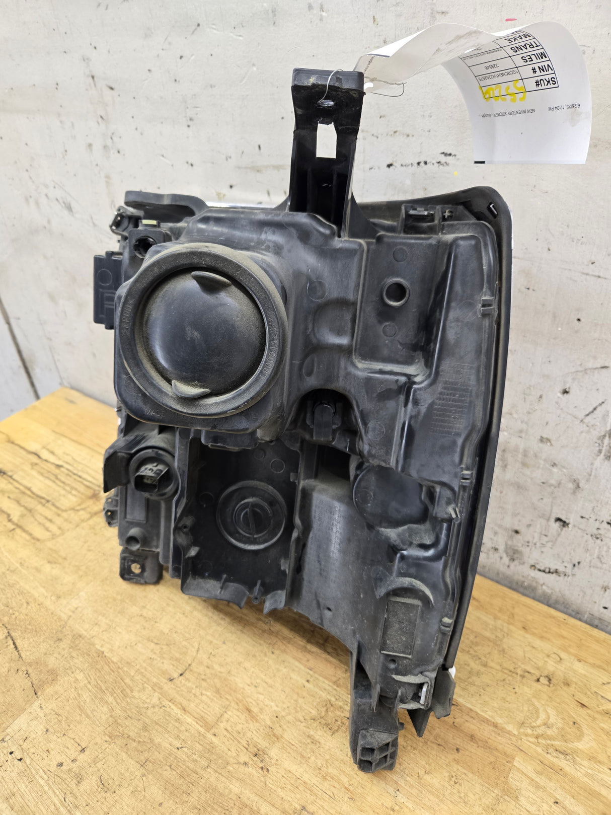 2016-2019 Chevrolet Silverado 1500 Passenger Side Right Hand Headlight Bucket Assembly 84181563