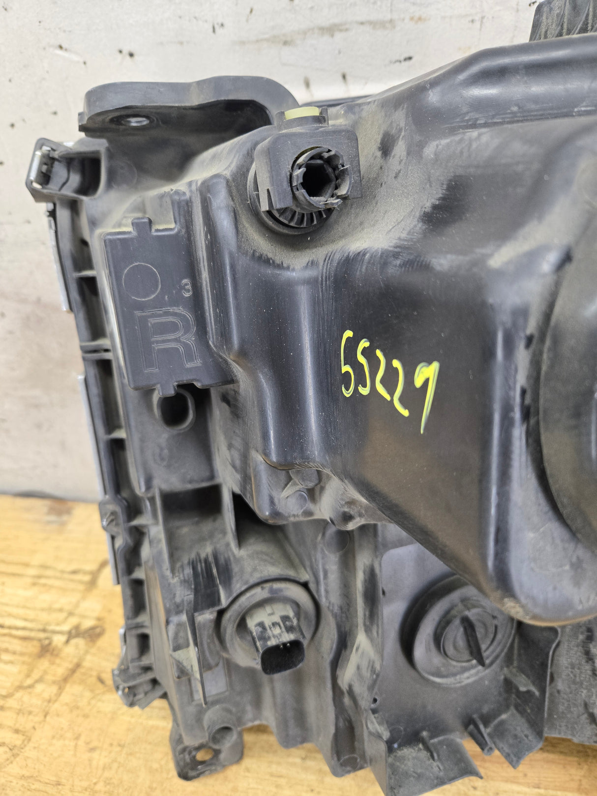 2016-2019 Chevrolet Silverado 1500 Passenger Side Right Hand Headlight Bucket Assembly 84181563
